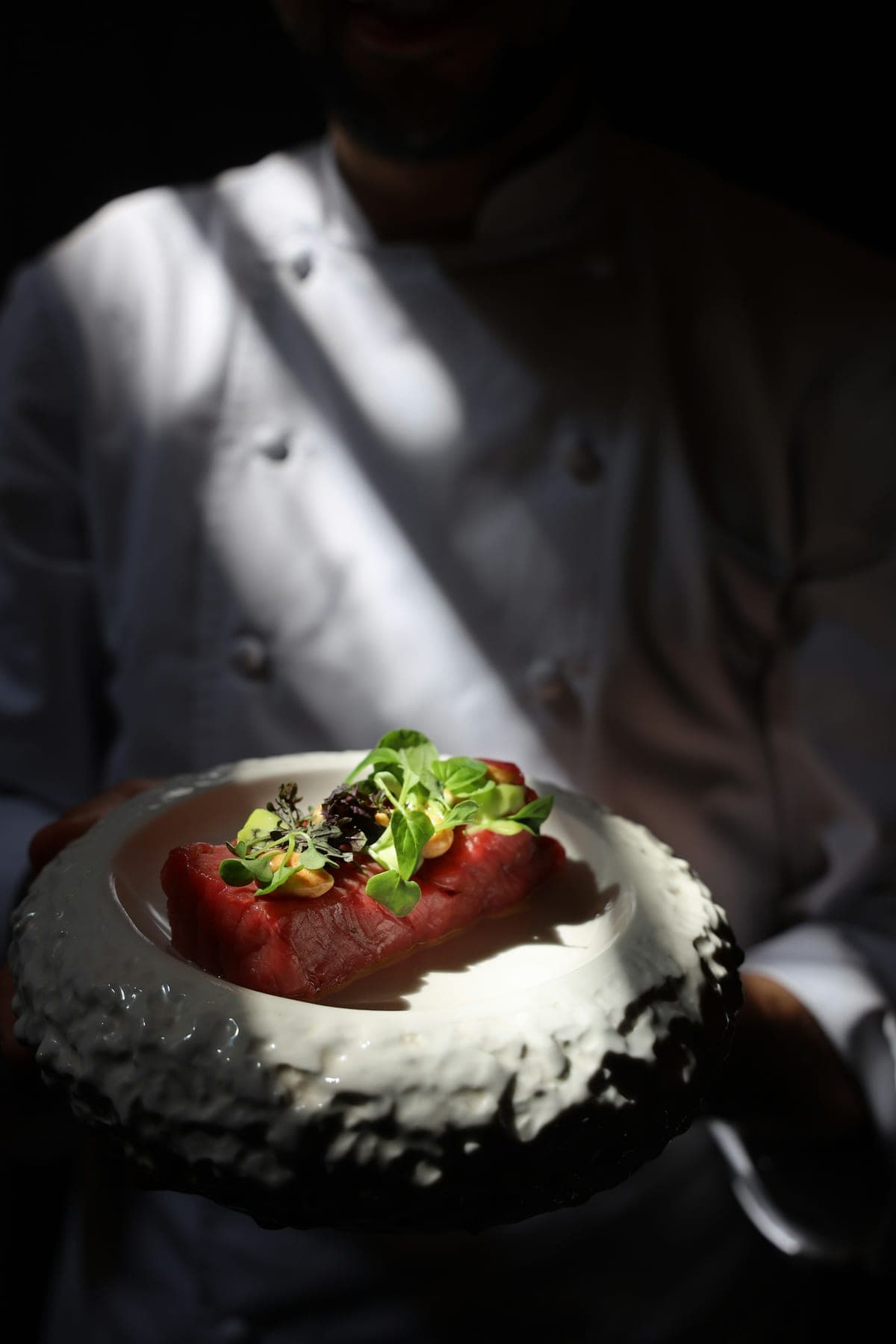 Assiette bistronomique dressée avec précision