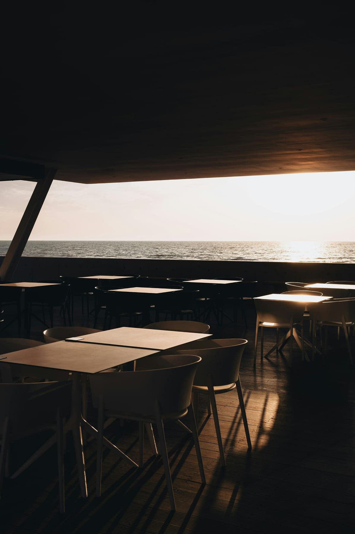 Terrasse de restaurant face à la Méditerranée